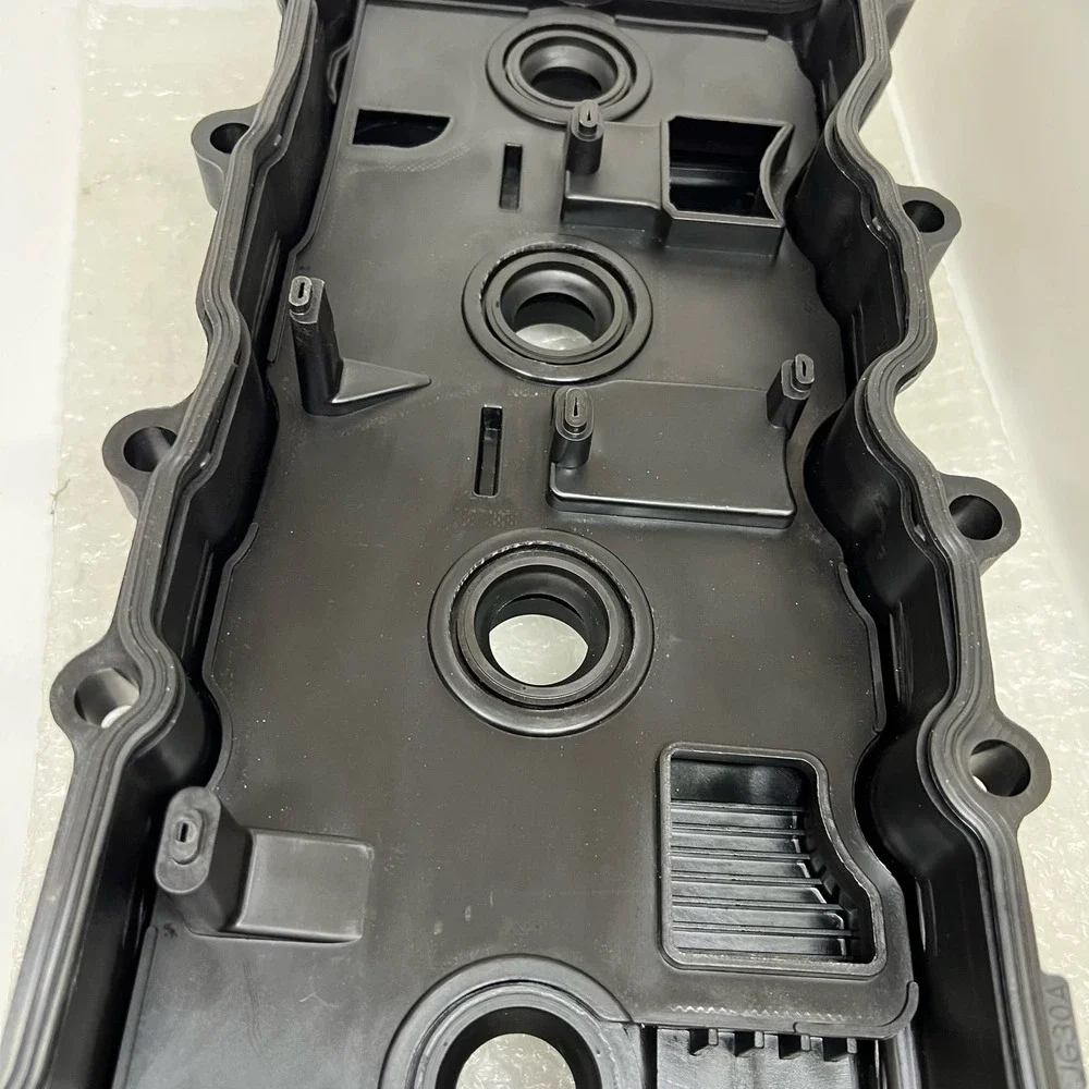 Engine valve cover for Nissan Rogue 08-13 NOB